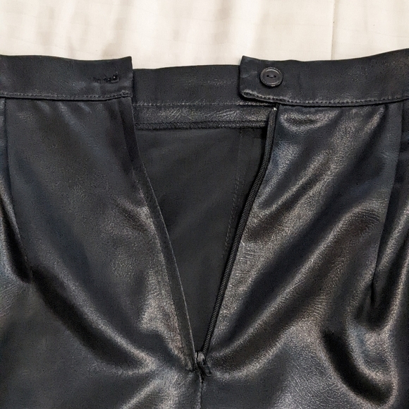 𝅺faux leather looking skirt - Picture 3 of 6